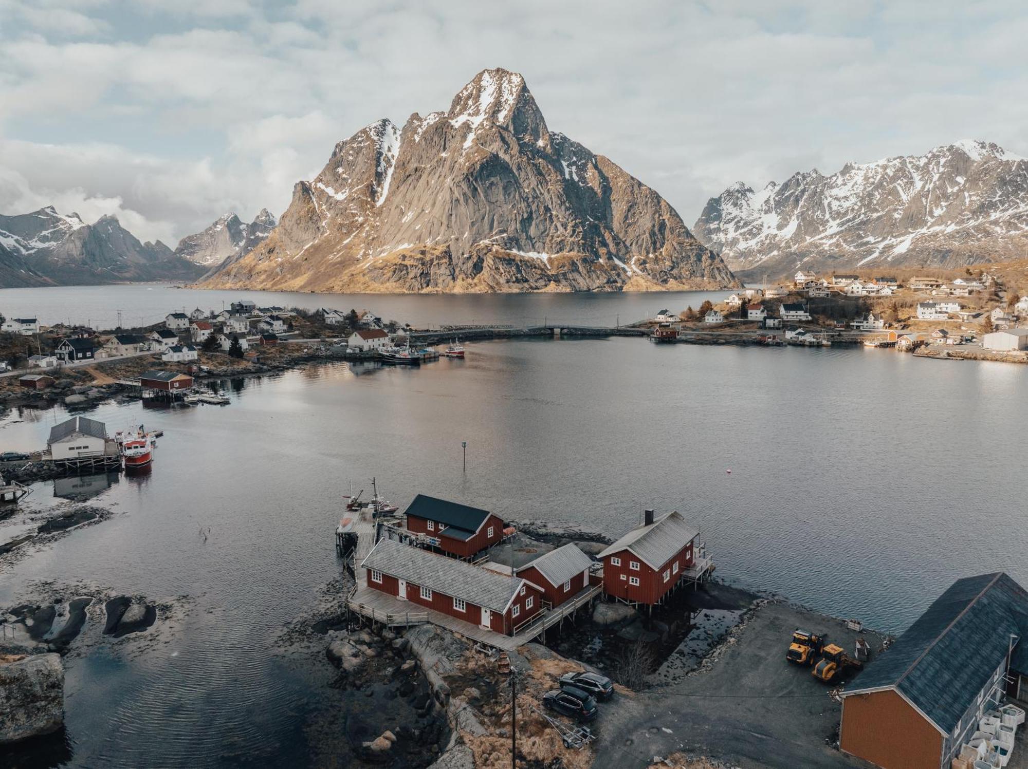 Arctic Fishermans Lodge- Sauna Included *