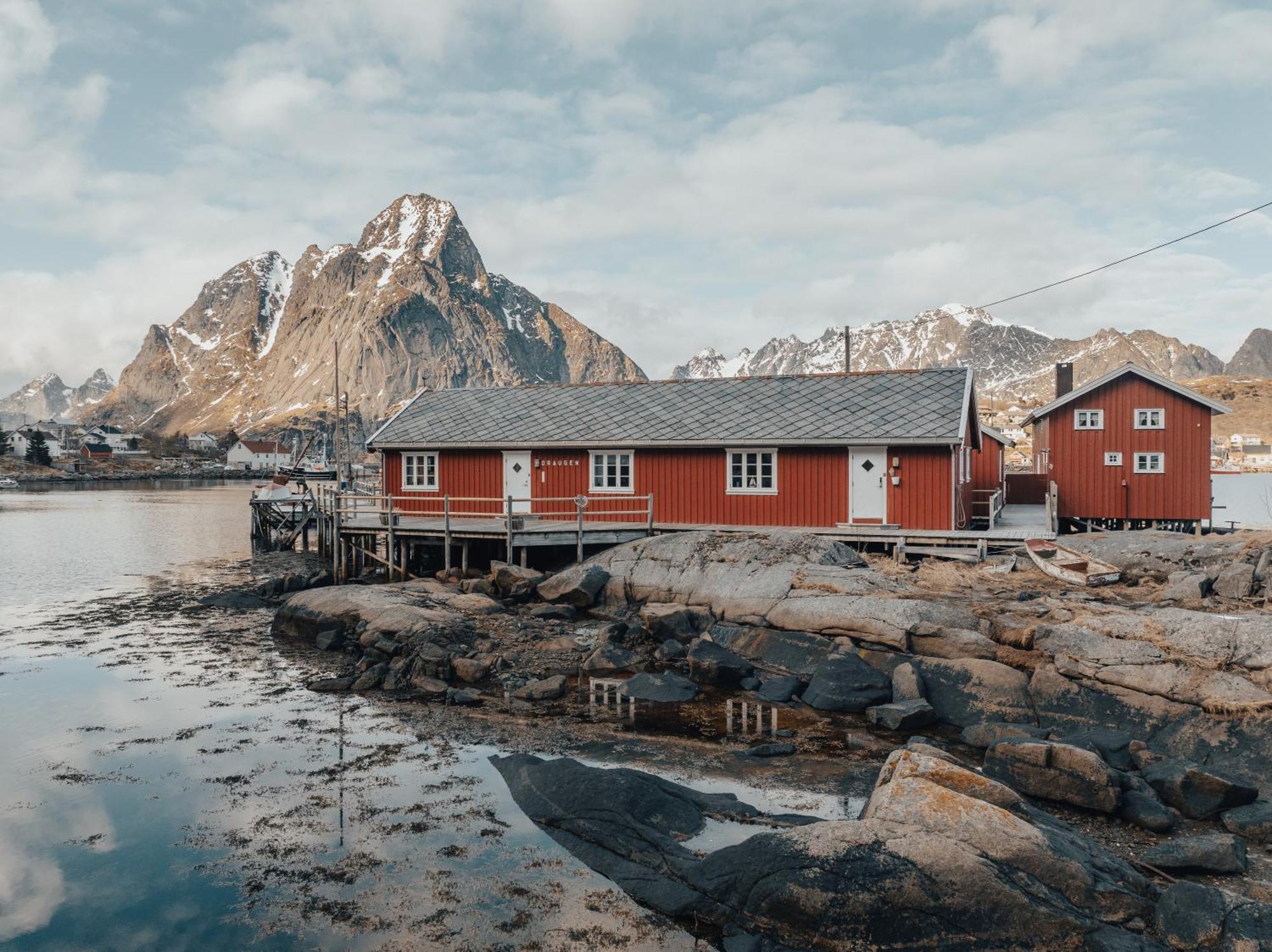 Arctic Fishermans Lodge- Sauna Included Дом отдыха