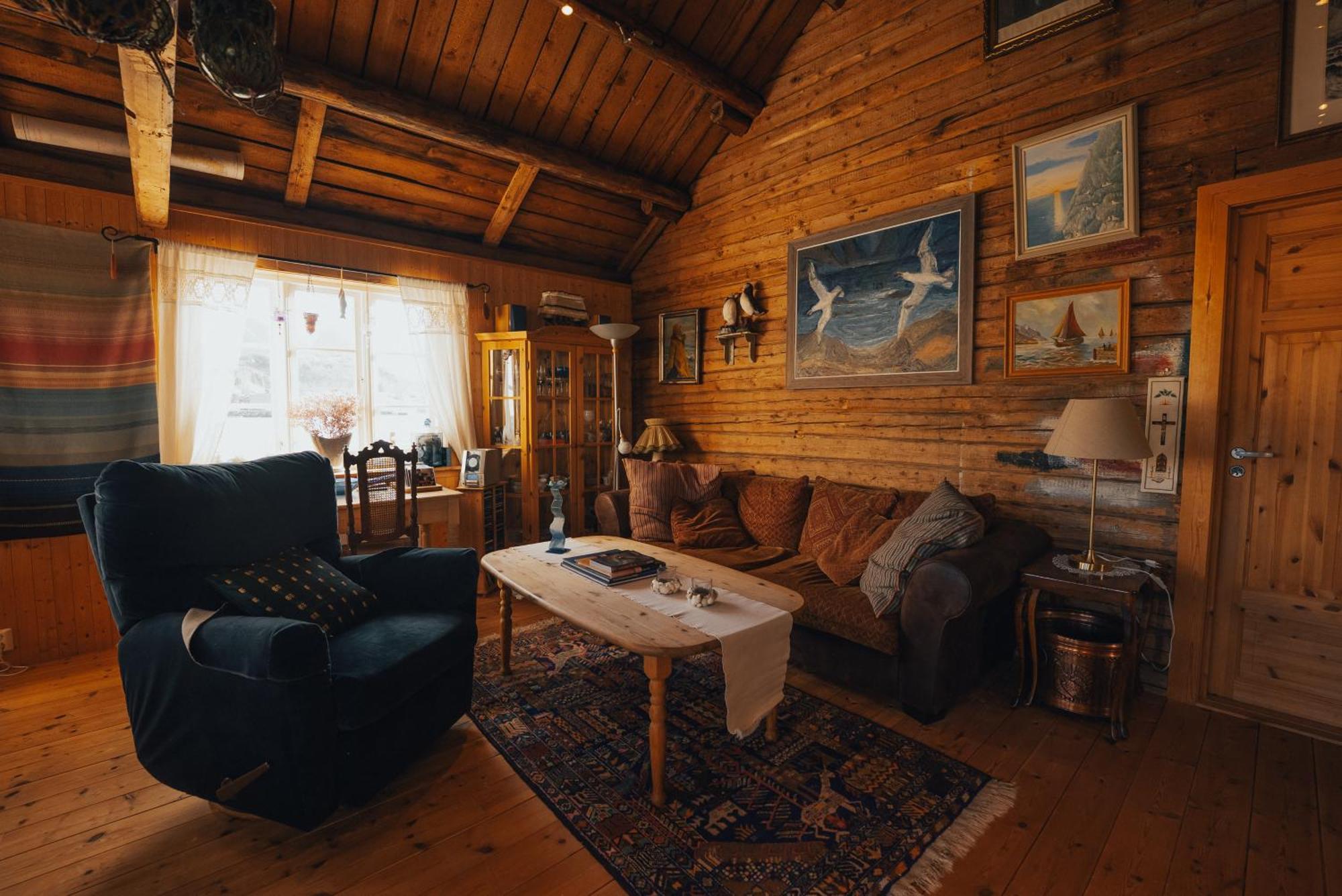Arctic Fishermans Lodge- Sauna Included *