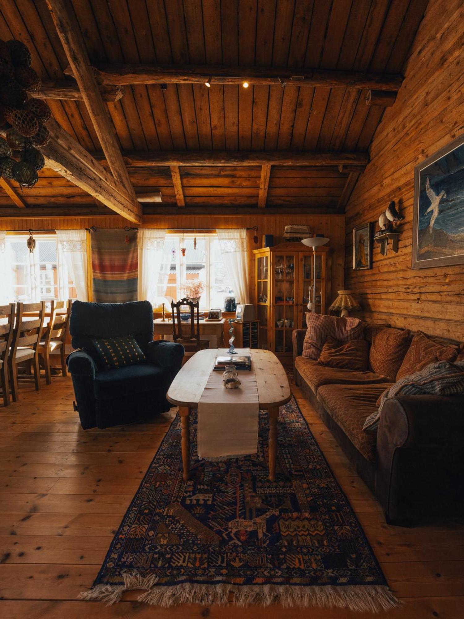 Arctic Fishermans Lodge- Sauna Included Дом отдыха